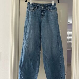Low-Rise Baggy Jeans